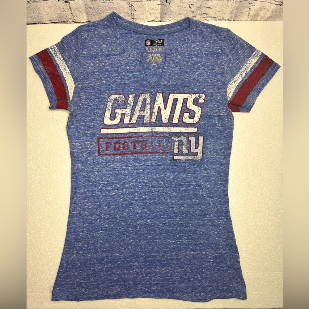 New York Giants Football Women’s Shirt v-neck blue red white Medium